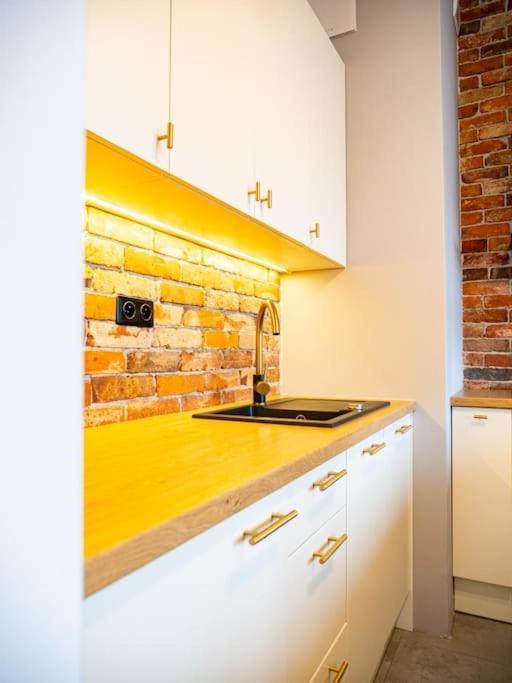 Chic Apartment In Historic Koneser Area Varsavia Esterno foto