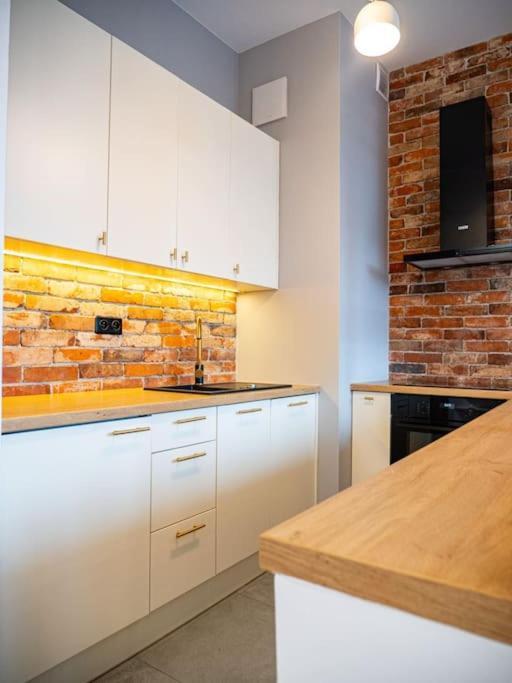 Chic Apartment In Historic Koneser Area Varsavia Esterno foto