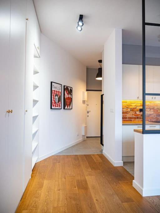 Chic Apartment In Historic Koneser Area Varsavia Esterno foto