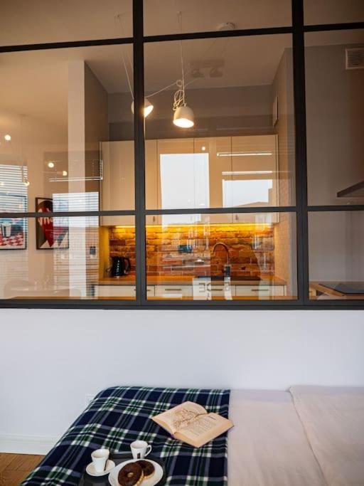 Chic Apartment In Historic Koneser Area Varsavia Esterno foto
