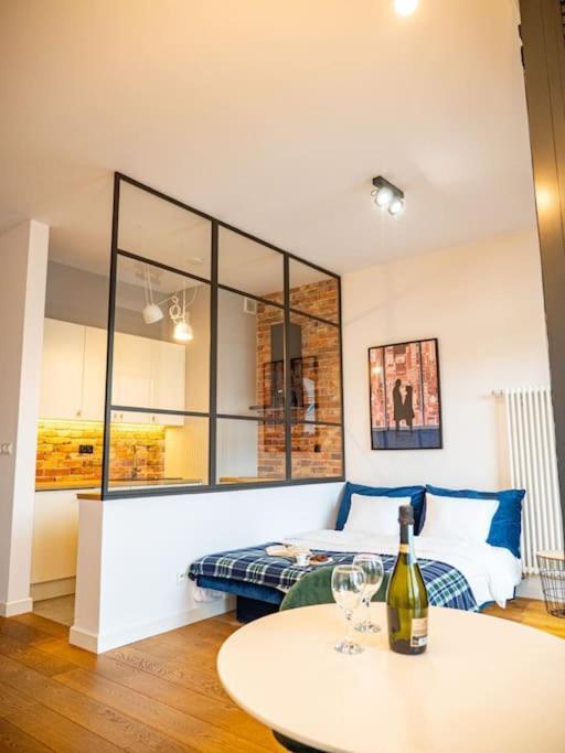 Chic Apartment In Historic Koneser Area Varsavia Esterno foto