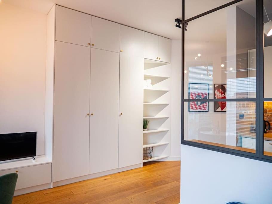 Chic Apartment In Historic Koneser Area Varsavia Esterno foto
