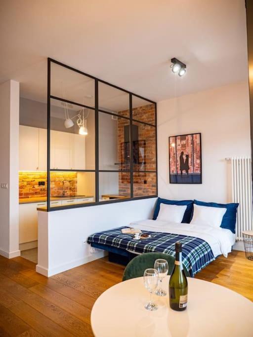 Chic Apartment In Historic Koneser Area Varsavia Esterno foto