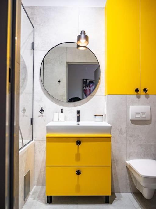 Chic Apartment In Historic Koneser Area Varsavia Esterno foto