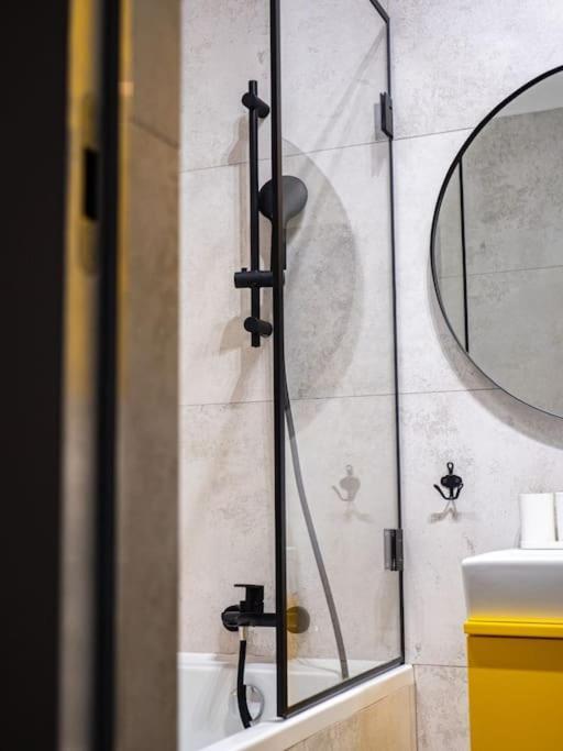 Chic Apartment In Historic Koneser Area Varsavia Esterno foto